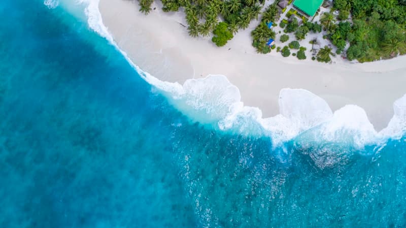 Calm aerial ocean view — everything in sync